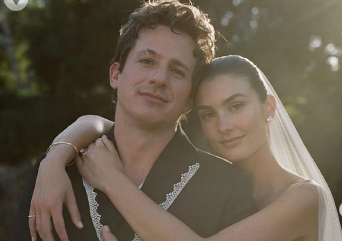 TOP INDO 3 Potret Pesona Brooke Sansone Bergaun Putih, Si Istri Cantik Charlie Puth