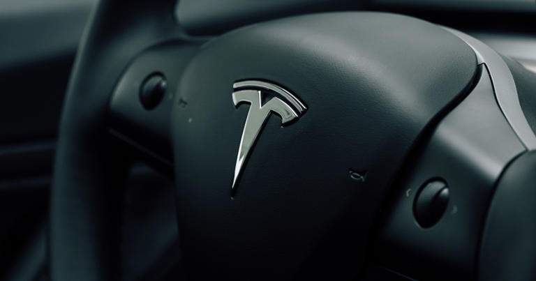 TOP PAY Diduga Sebabkan Kecelakaan Lalu Lintas, Sistem Autopilot Tesla Diselidiki Pihak Berwenang AS