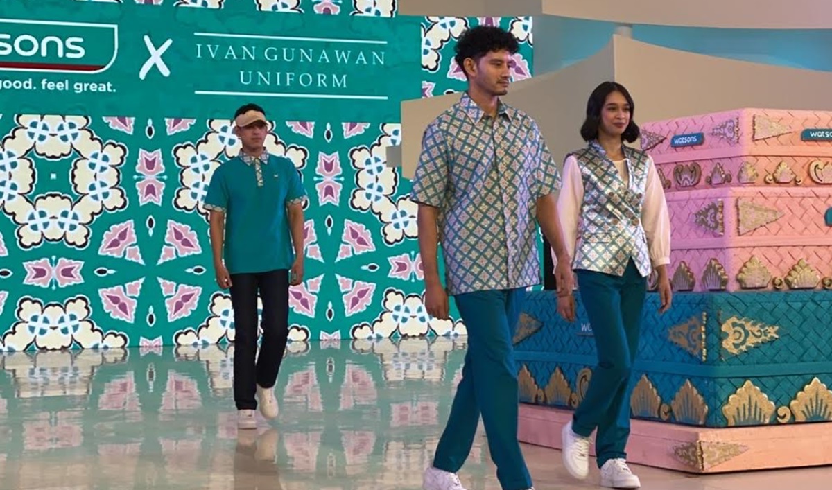 TOP PAY Ivan Gunawan Digandeng untuk Rancang Seragam Karyawan Watsons Indonesia