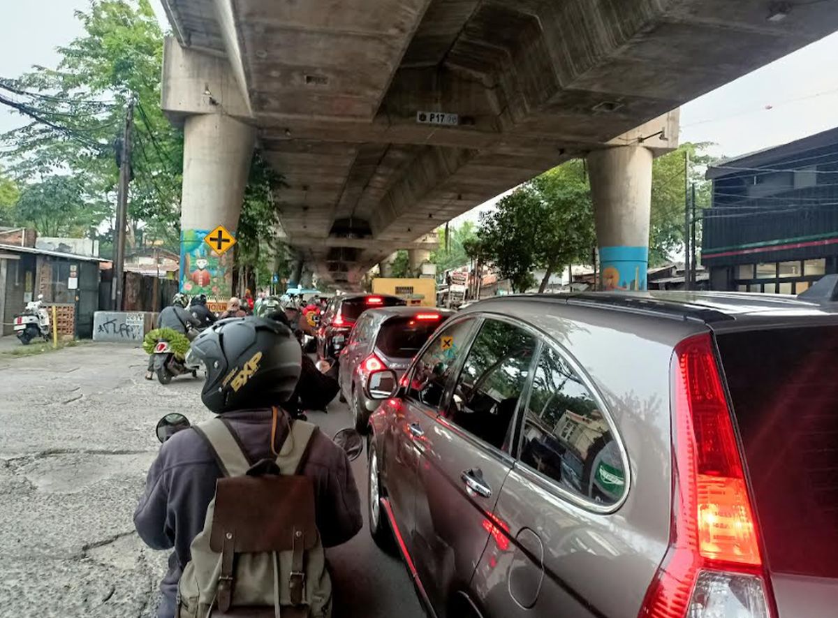 TOP INDO Lalin di Jalan Pangeran Antasari Jaksel Macet Parah