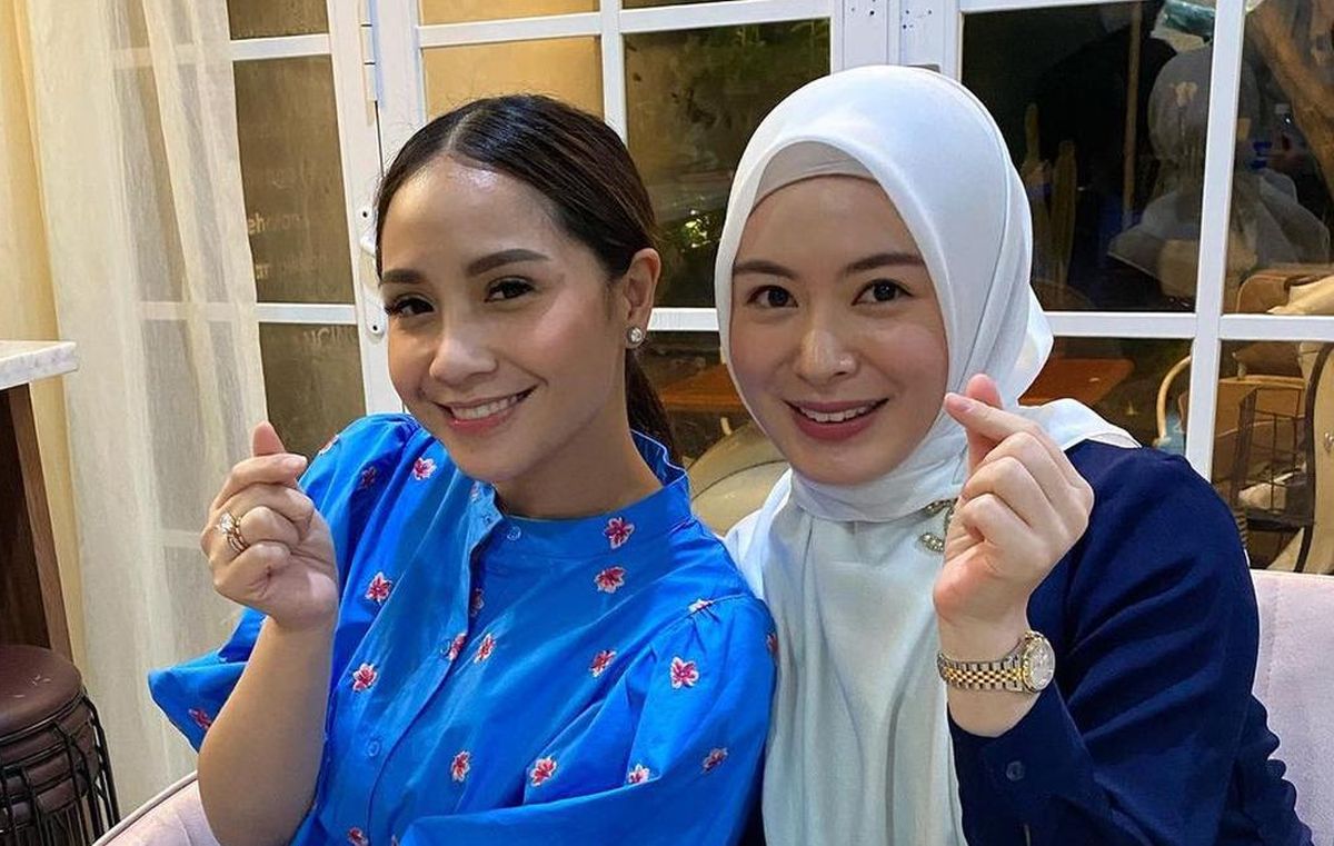 INDO PAY Nagita Slavina dan Ayana Moon Foto Bareng 2NE1, Posisinya Jadi Sorotan