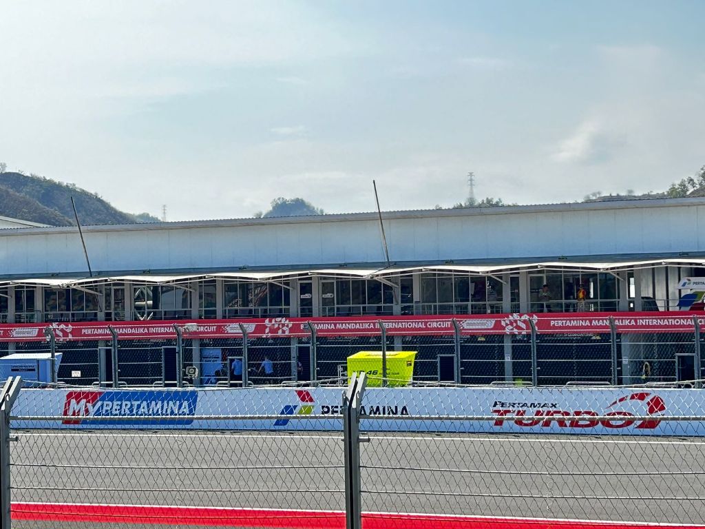 INDO PAY Penampakan Sirkuit Mandalika Jelang Rangkaian MotoGP Mandalika 2024 Dimulai Besok, Paddock Gresini Ducati Sibuk