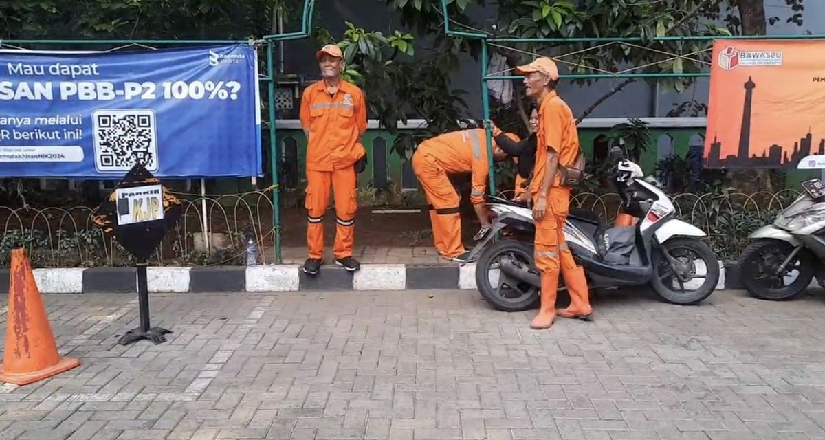 TOP INDO Petugas PPSU di Pejaten Ditodong Senpi oleh Warga saat Bersihkan Pohon Tumbang