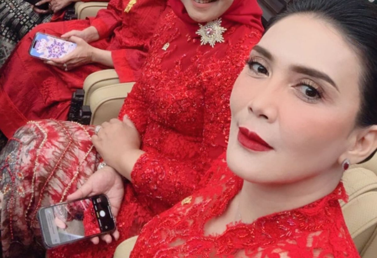 TOP INDO Potret Rieke Diah Pitaloka di Pelantikan DPR RI, Menyala Pakai Kebaya Merah