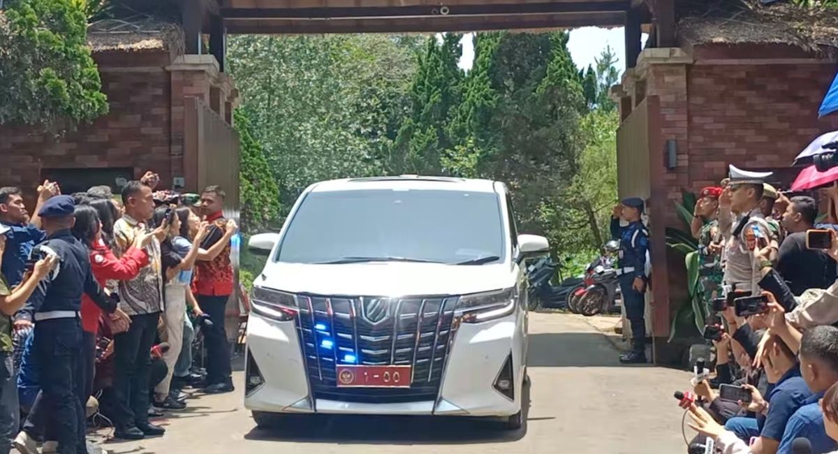 TOP PAY Prabowo Tinggalkan Hambalang Pakai Mobil Dinas Kemhan 