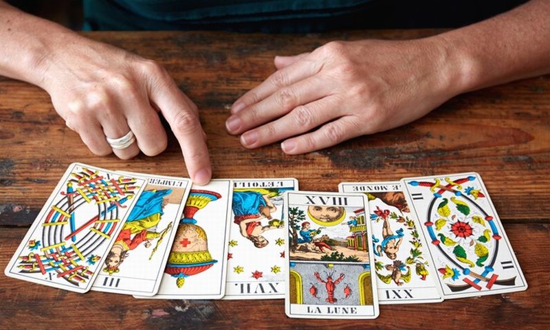 TOP INDO Ramalan Tarot Hari Ini: Biarkan Semua Mengalir, Tak Perlu Terlalu Dipikirkan