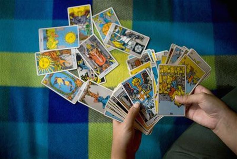 TOP INDO Ramalan Tarot Hari Ini: Cobalah  Mencari Peluang Baru 