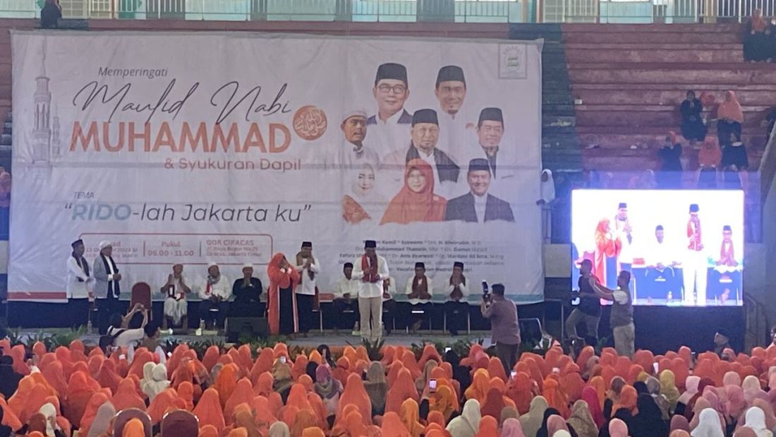 Ridwan Kamil Hadiri Maulid Nabi di Ciracas, Hadiahi Umroh pada Jamaah yang Ultah