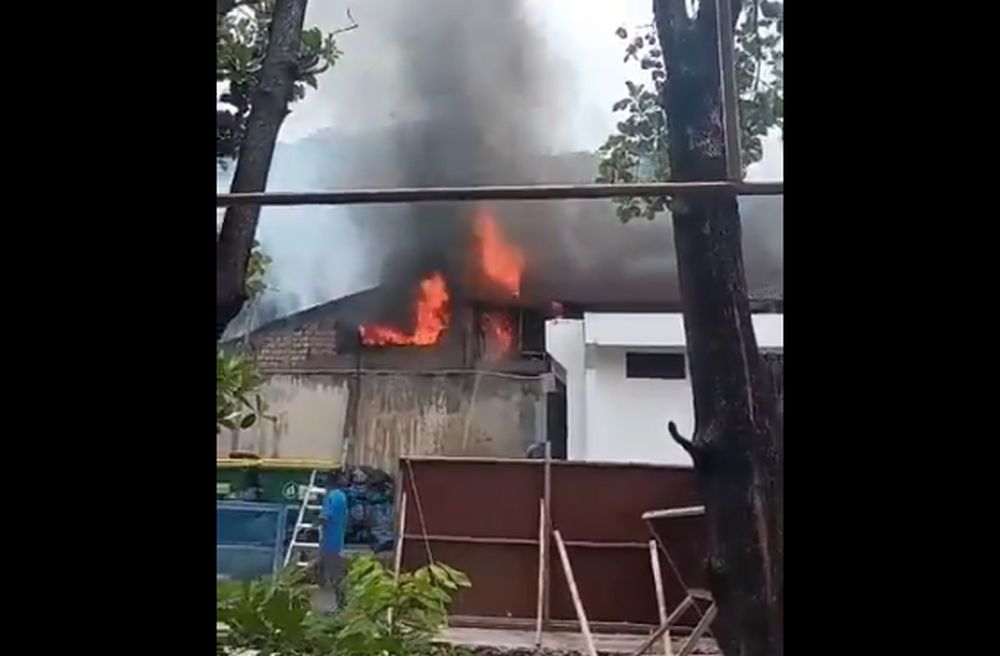 Rumah Warga Kebayoran Kebakaran, 15 Unit Damkar Diterjunkan