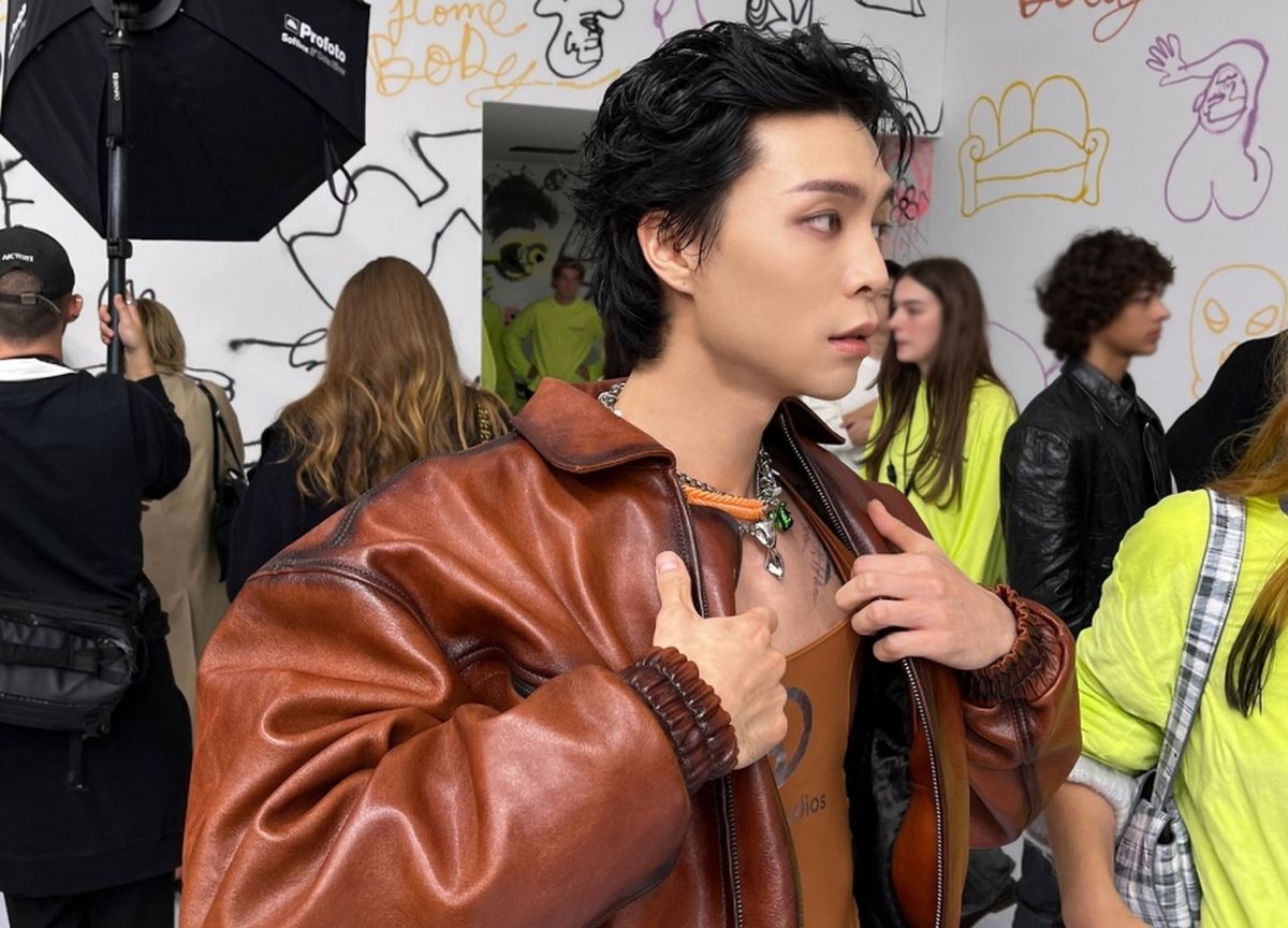 INDO PAY Tampilan Unik Johnny NCT di Paris Fashion Week, Street Style to Next Level