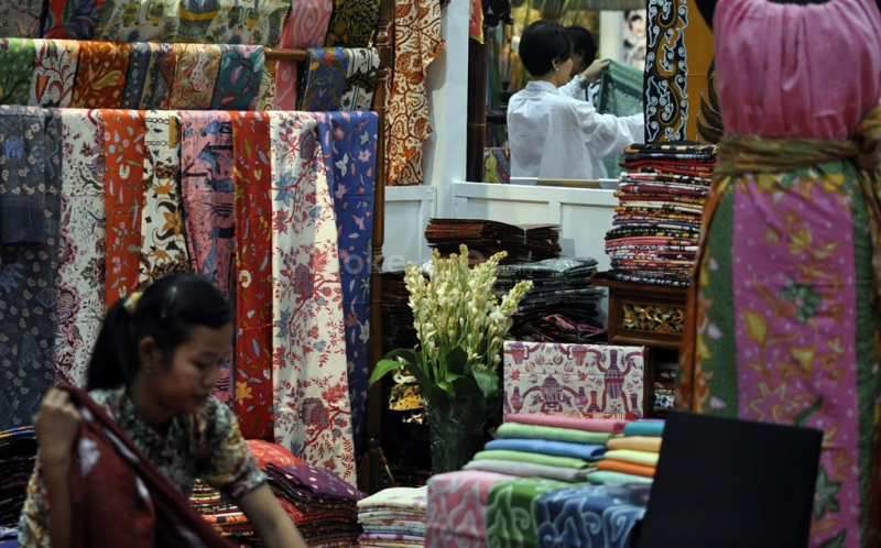 TOP INDO Tips Memilih Batik Sesuai Warna Kulit, Jangan Takut Pakai Warna Cerah