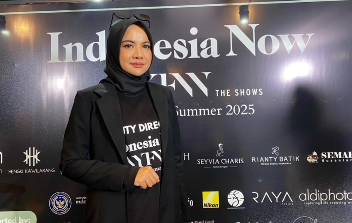 TOP PAY Tren Makeup Dewy, Siap Dibawa Indah Aini Unjuk Gigi di New York Fashion Week 2025