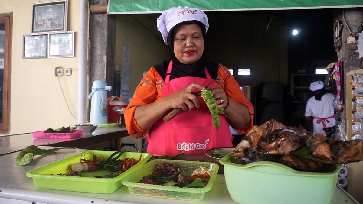 Warung Kepala Manyung ‘Jenderal’, Kuliner Pedas Berkelas Tanpa LPG Bersubsidi