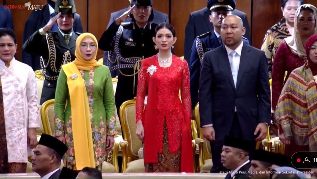 Adu Gaya Kebaya Merah Selvi Ananda dengan Kahiyang Ayu di Pelantikan Presiden, Sama-Sama Menyala!