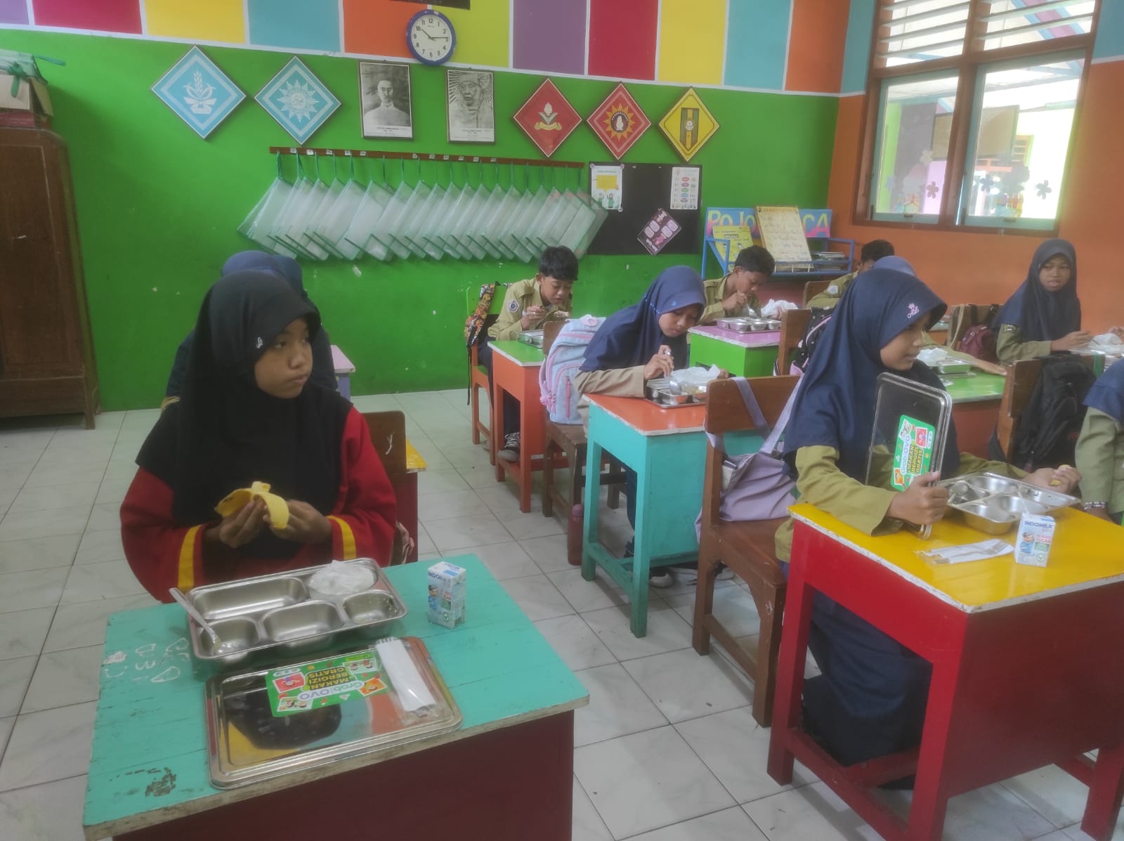 Cek Uji Coba Program Makan Siang Bergizi di SD, Mendikdasmen: Dimulai 2025