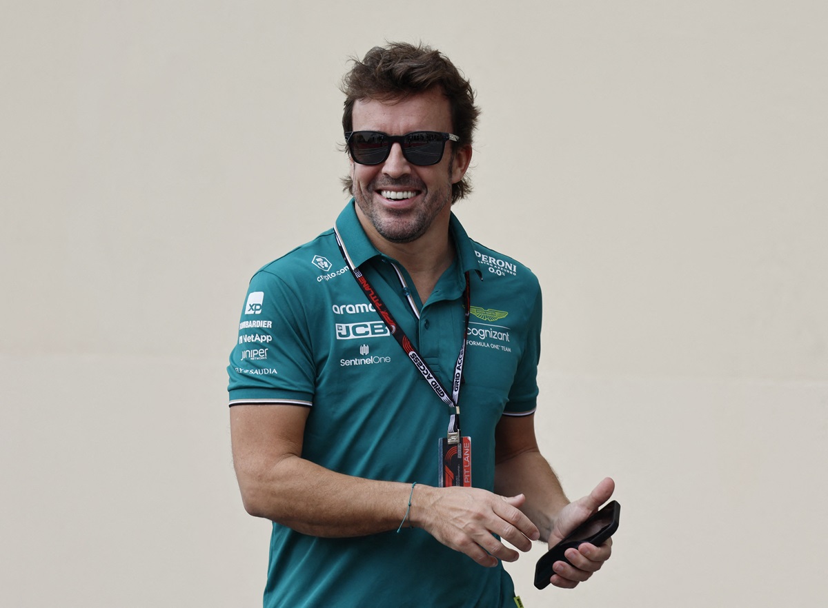 Charles Leclerc Merasa Campur Aduk Lihat Fernando Alonso Perpanjang Kontrak dengan Aston Martin untuk F1 2025