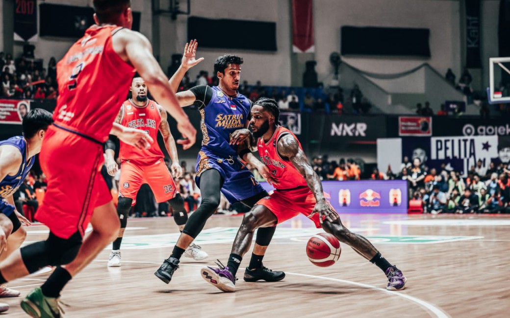 Hasil Final IBL 2024: Pelita Jaya Menang 82-70 atas Satria Muda, Lanjut ke Game 3