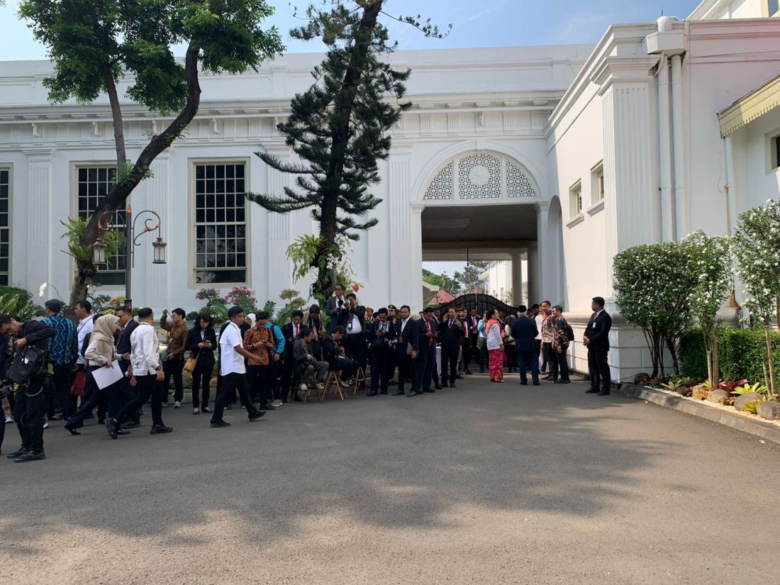 Jelang Pelantikan Menteri-Menteri Prabowo Tiba di Istana, Dasinya Biru Muda