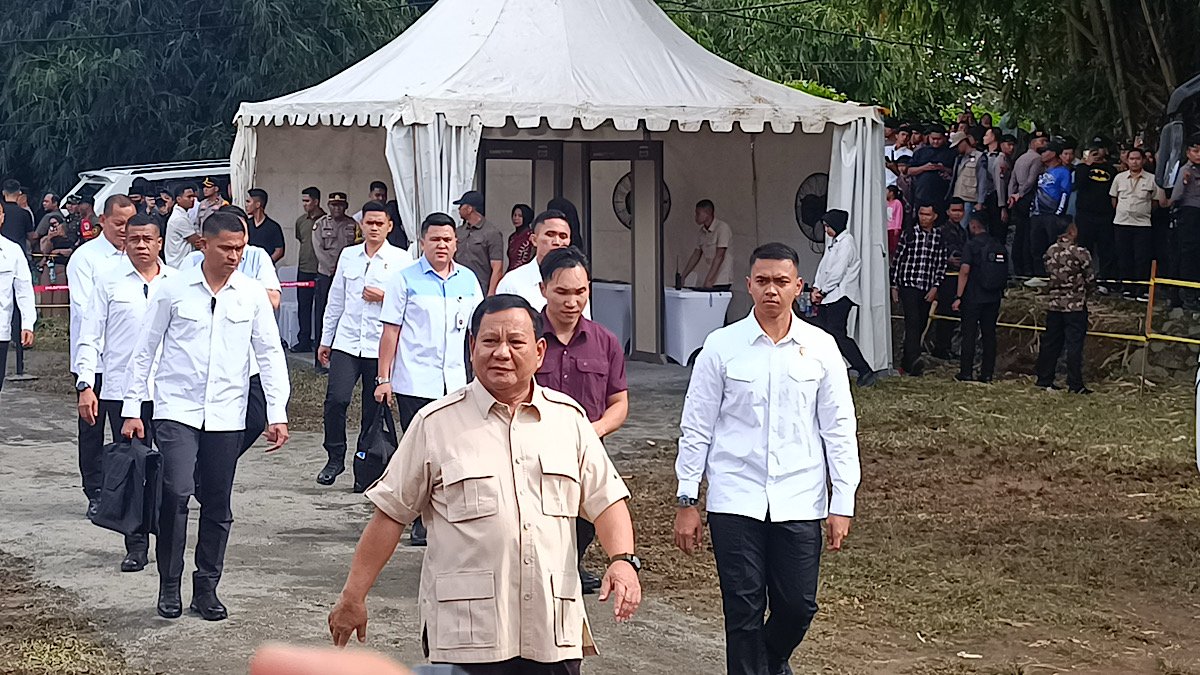 Momen Presiden Prabowo Nyoblos Pilkada 2024 di TPS Bogor