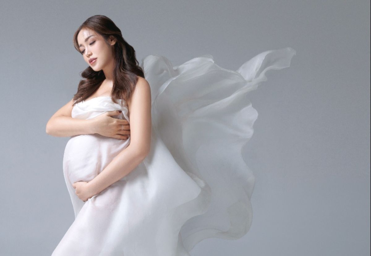 Potret Jessica Iskandar saat Maternity Shoot, Berbalut Kain Putih