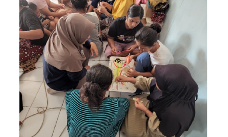 Prihatin dengan Limbah Perkotaan, Kelompok Dosen dan Mahasiswa Berdayakan Pemulung