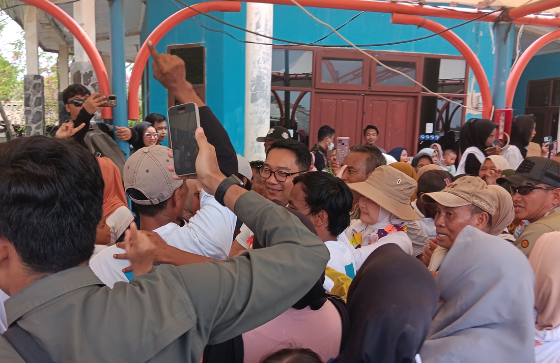 Ridwan Kamil Kampanye di Pulau Kelapa Disambut Ratusan Warga