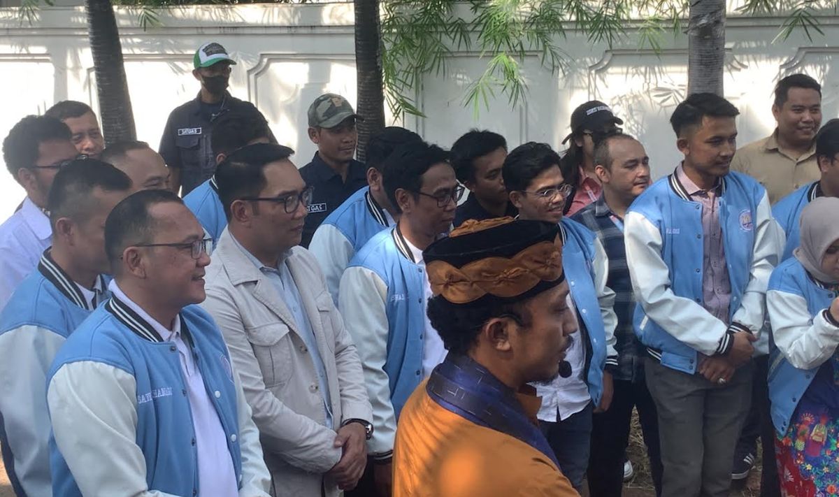 Safari Politik ke Rampai Nusantara, Ridwan Kamil Disambut Tradisi Palang Pintu 