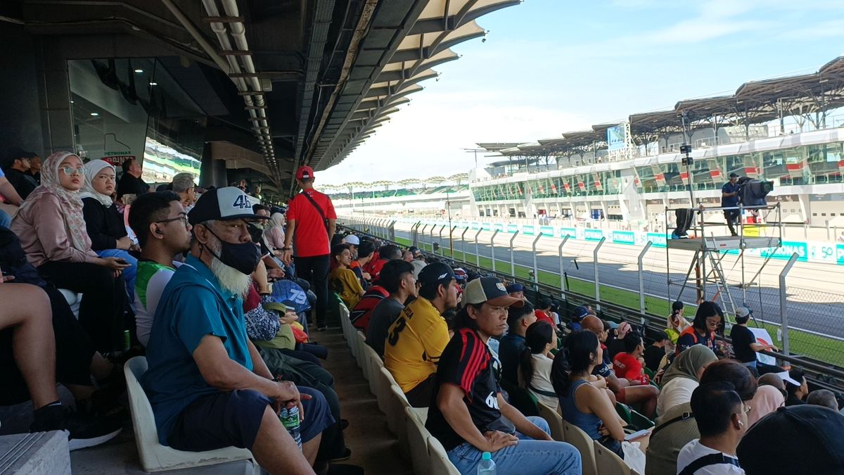 Tak Sabar Lihat Aksi Jorge Martin vs Francesco Bagnaia di GP Malaysia 2024, Fans MotoGP Indonesia sejak Pagi Sudah di Sirkuit Sepang