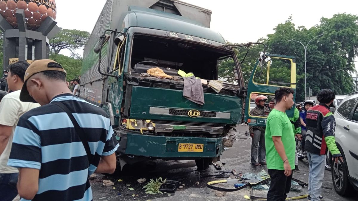 Truk Tabrak Sejumlah Pengendara di Tangerang, Sopir Dilarikan ke Rumah Sakit Gegara Diamuk Massa