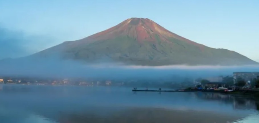 Untuk Pertama Kalinya dalam 130 Tahun Puncak Gunung Fuji Tak Bersalju, Ahli Ungkap Alasannya