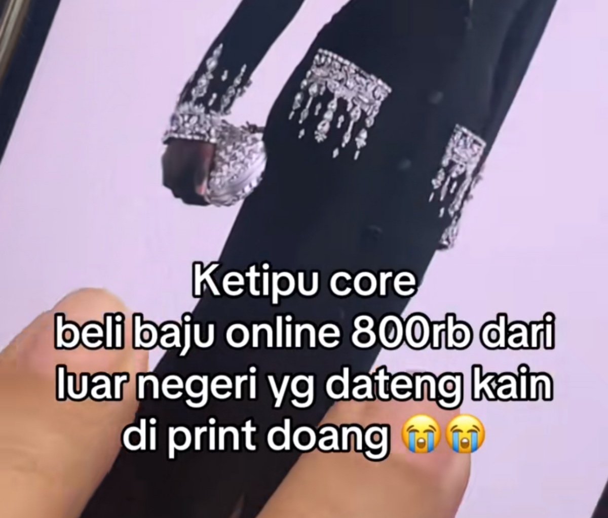 Viral Netizen Beli Baju Online Rp800 Ribu, Barang yang Datang Malah Bikin Nyesek