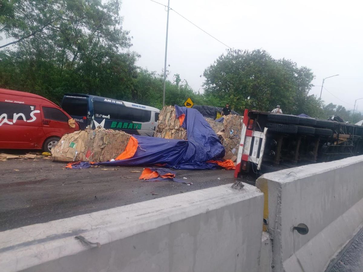 10 Mobil Kecelakaan Beruntun di Tol Cipularang, Begini Kronologinya 