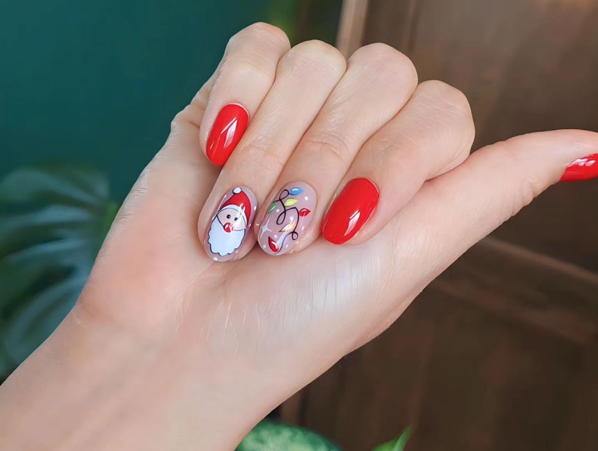 5 Inspirasi Gaya Nail Art Sambut Hari Natal