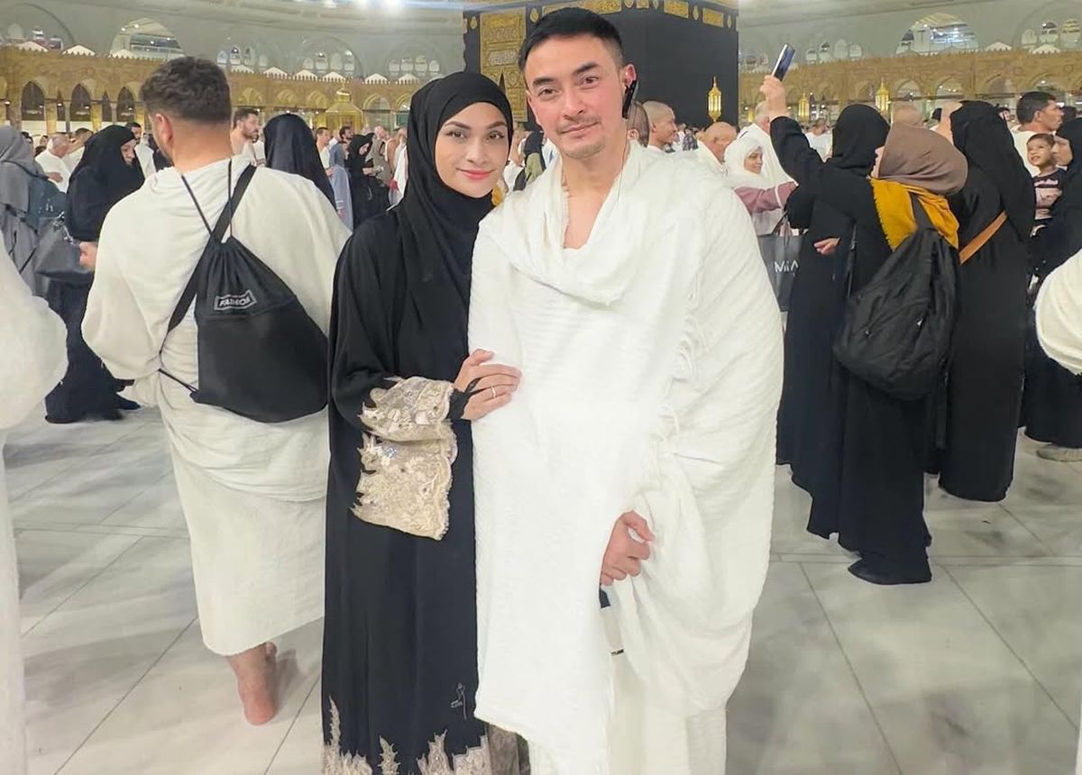 Momen Manis Zumi Zola dan Putri Zulhas Jalani Ibadah Umroh Sebagai Pengantin Baru