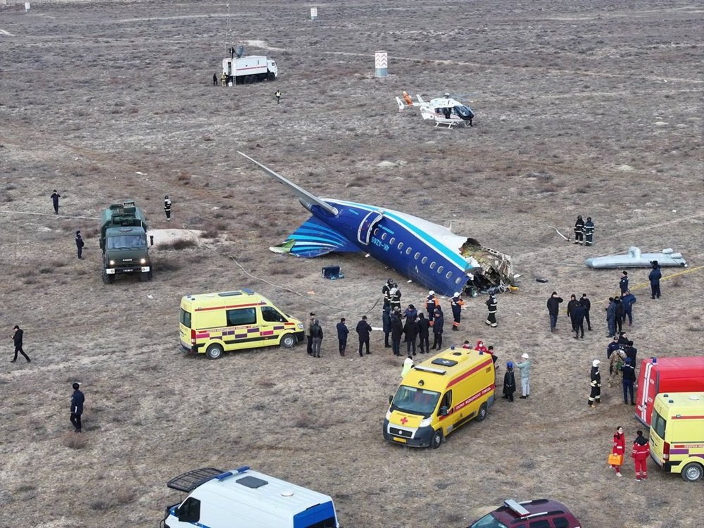 Pesawat Azerbaijan Airlines Jatuh di Kazakhstan, 32 Orang Ditemukan Selamat