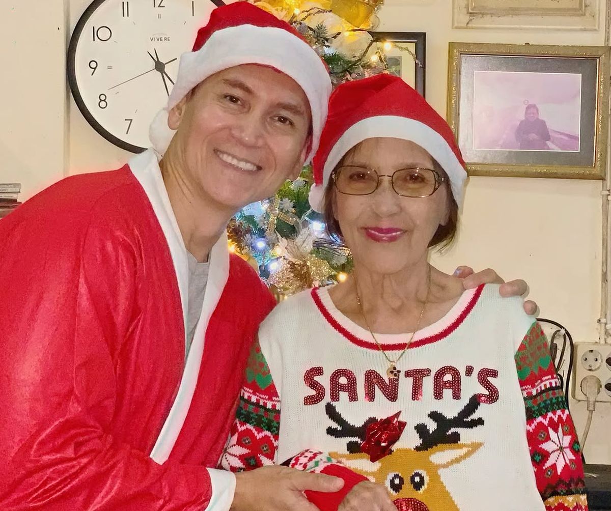 Potret Marcelino Lefrandt Jadi Santa Claus, Rayakan Natal Hanya Berdua dengan Ibunda