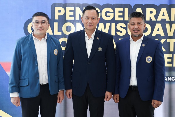 Raih Penghargaan Lulusan Terbaik di Unair, AHY Lulus Bareng Bendum dan Jubir Demokrat