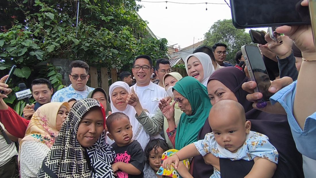 Ridwan Kamil Nyoblos di Bandung, Jadi Rebutan Selfie Emak-Emak di TPS