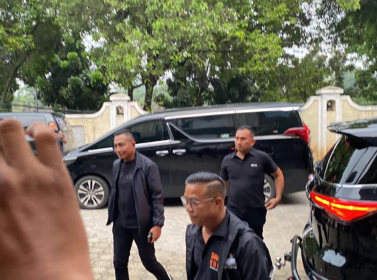 Tiba di Rumah Pemenangan, Dharma-Kun Siap Meluncur ke Lokasi Debat Pamungkas