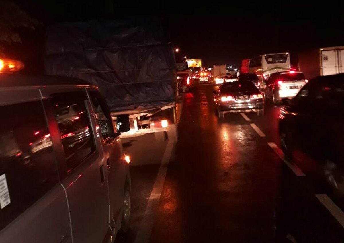 Arus Balik Tahun Baru, Contraflow Diberlakukan di Ruas Jalan Tol Japek Arah Jakarta 