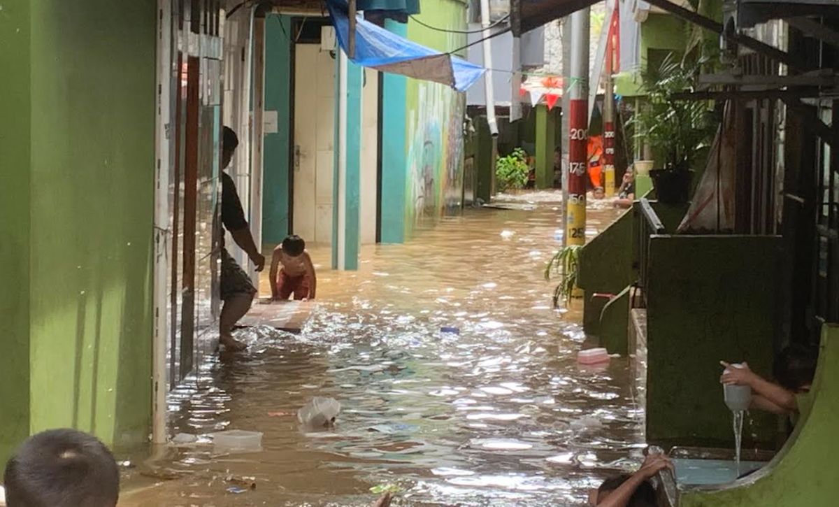 Banjir Terjang Kebon Pala Jatinegara, Warga Butuh Bantuan!