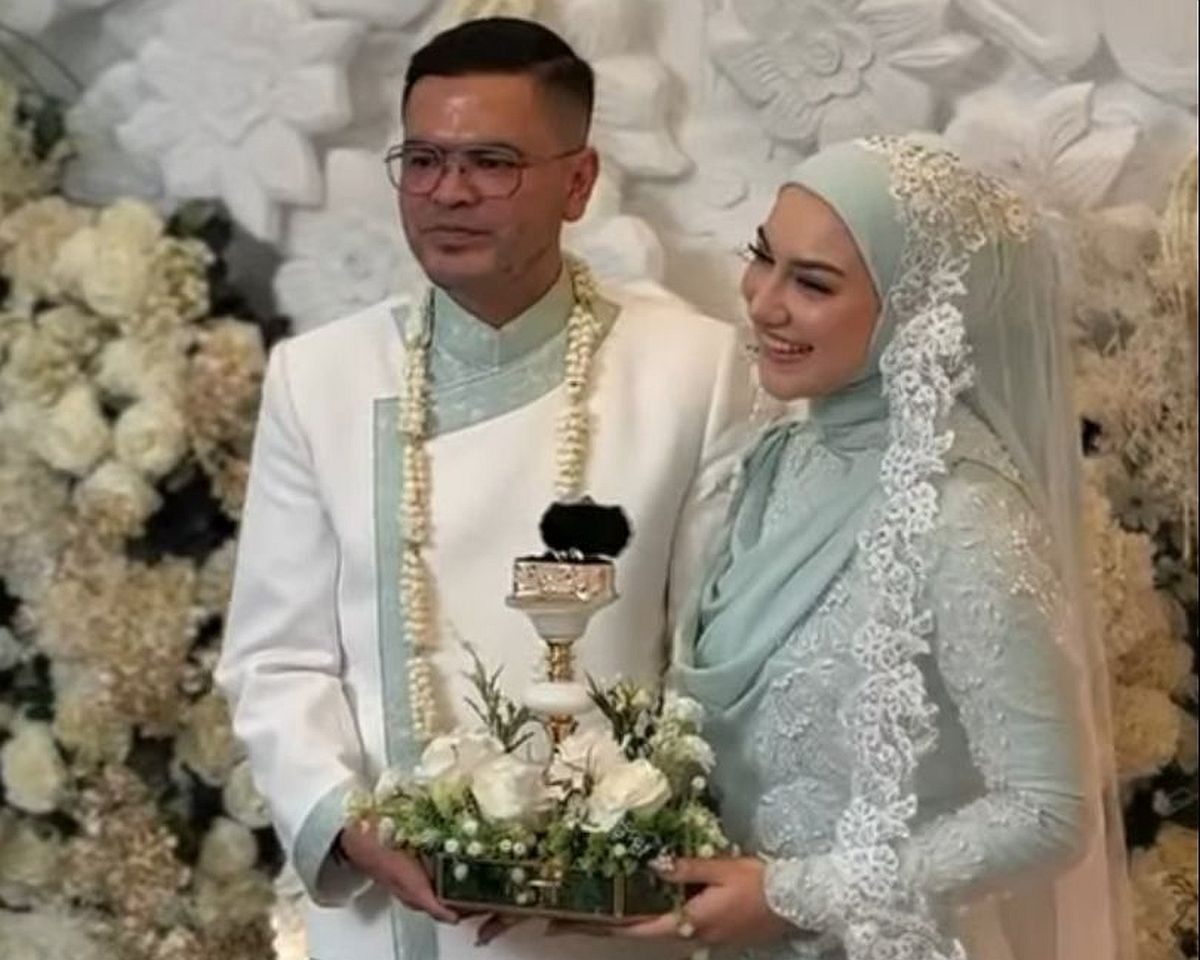 Busana Irish Bella Mirip dengan Akad Nikah Pertama, Ini Sosok Desainer Kebaya Pernikahan Kedua