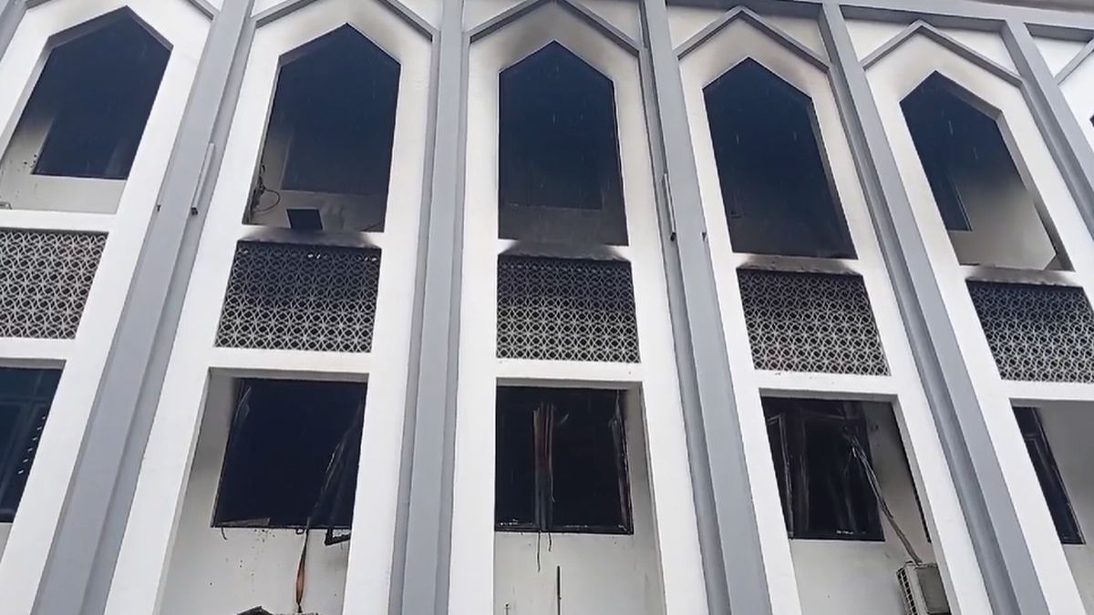 Foto-Foto Kebakaran Gedung Rektorat UIN Jakarta