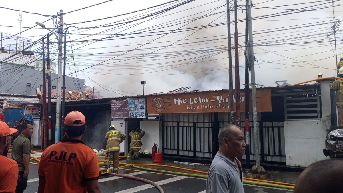 Gegara Korsleting Listrik, Rumah di Cempaka Putih Hangus Terbakar