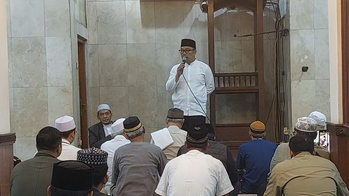 Ridwan Kamil Salat Subuh di Jaktim hingga Ziarah ke Makam Pangeran Jayakarta di Hari Pencoblosan Pilkada Jakarta