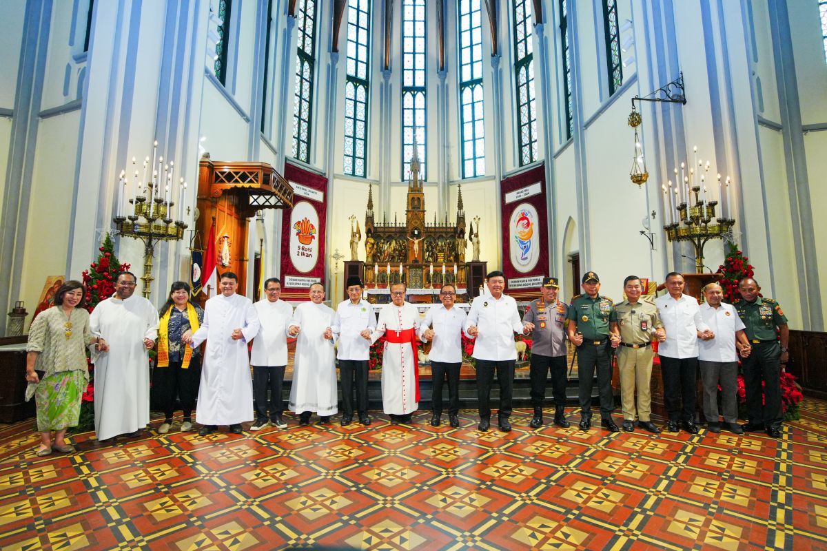 Tinjau Pengamanan di 3 Gereja, Kapolri: Kita Bersinergi Menuju Indonesia Lebih Baik 